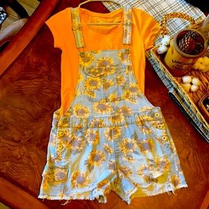 Super cute sunflower bib overall shorts w/ top!!
